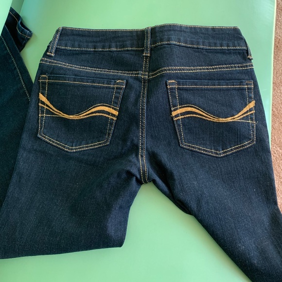 So Brand Skinny Jeans, 5 short. - Picture 3 of 4